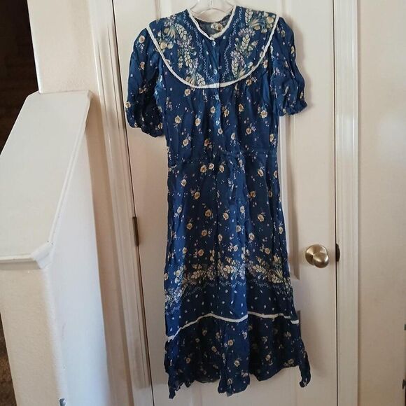 French Touch of Gaw Dresses & Skirts - VTG Cottagecore Prairie Navy Floral A-Line Dress Button Bib Collar Lace Trim L